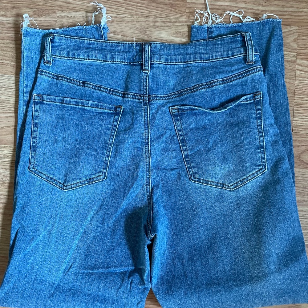 Ankle length forever 21 jeans- super comfy- size 30 fits an 8-10